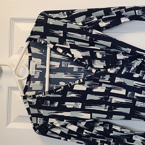 Beautiful Wrap dress -never worn - Picture 2 of 4